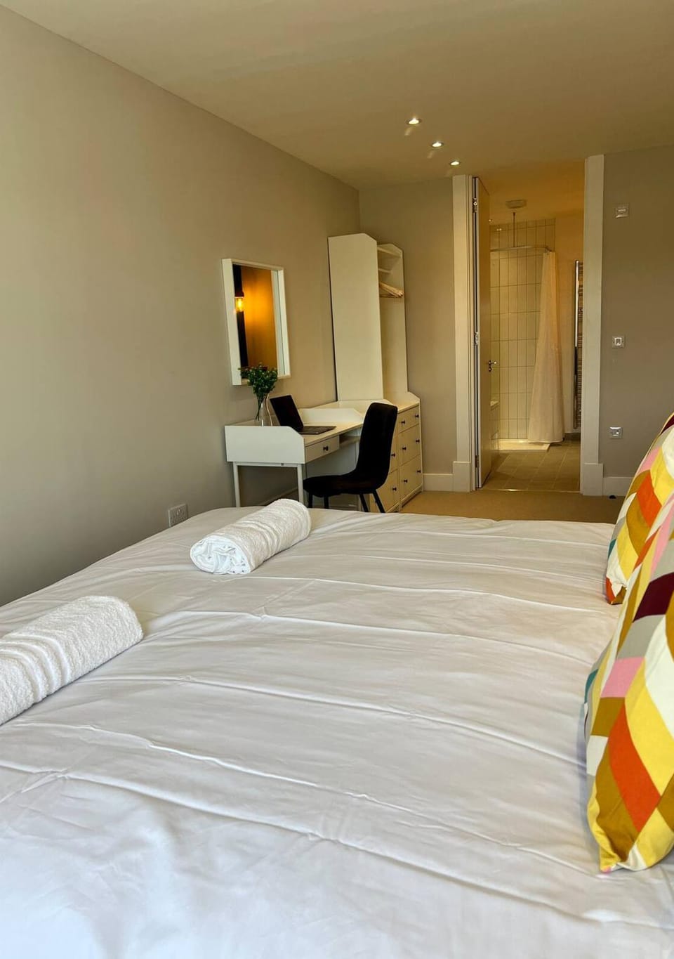 Bed, Photo of the whole room, Seating area, Bedroom, wardrobe