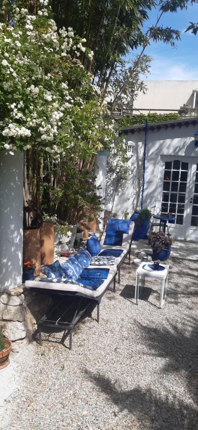 Maison et terrasse dans le jardin du Château de Gaillard House in Marseille
