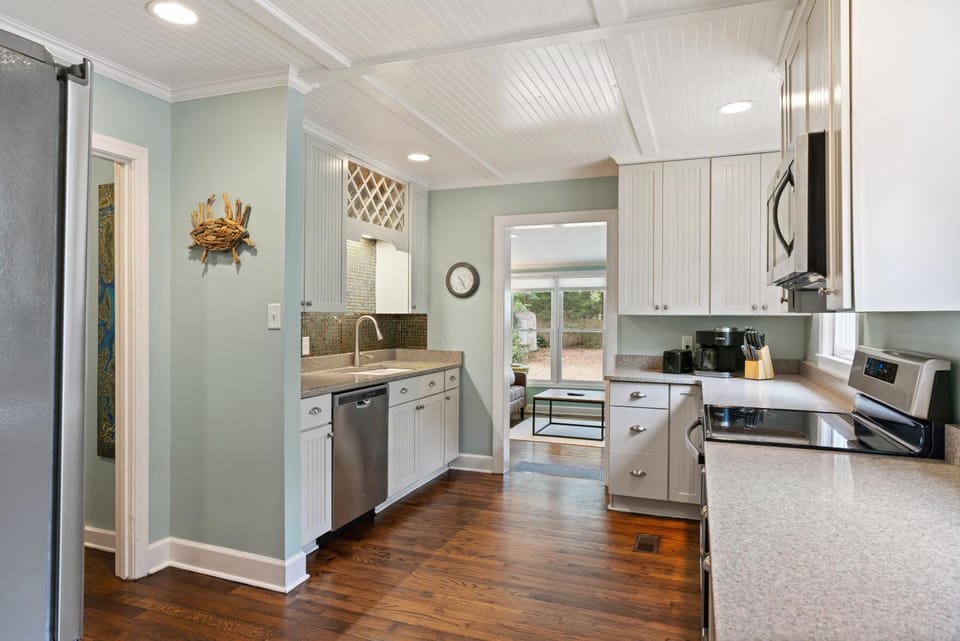 Barefoot Bungalow - 303 Ashantilly House in Saint Simons Island