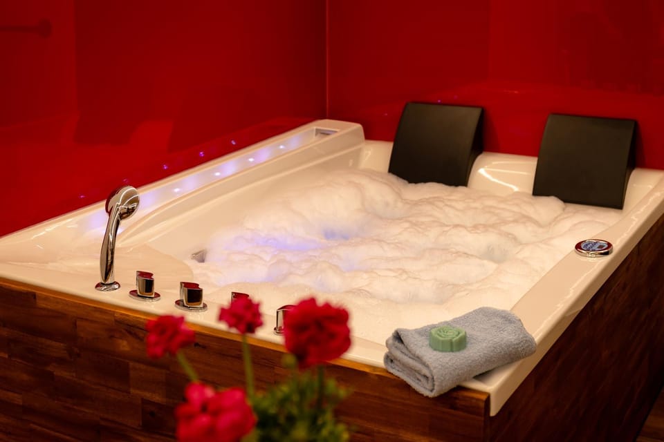 Hot Tub, Hot Tub, Swimming pool, Bath