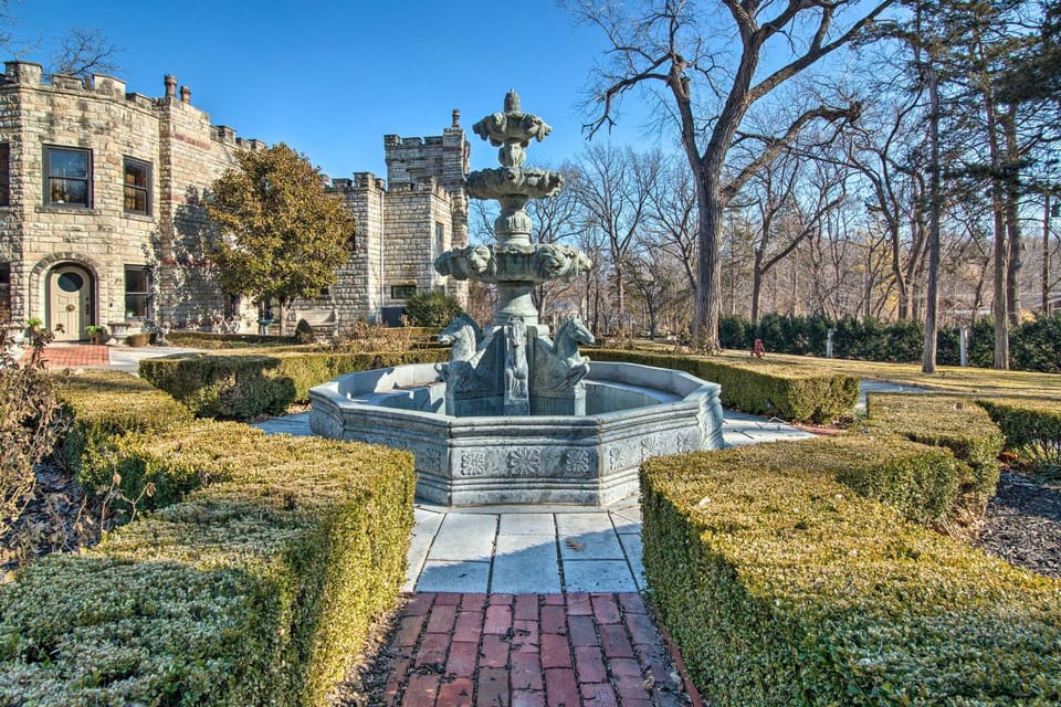 Historic Guest House on Castle Kimble Estate! House in Manhattan