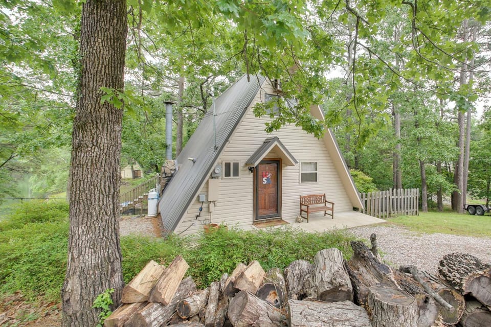 Lake Hamilton Cabin: Boating Getaway! Cabin in Garland County
