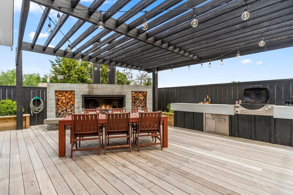 BBQ facilities, Balcony/Terrace, Balcony/Terrace, Dining area, flat iron