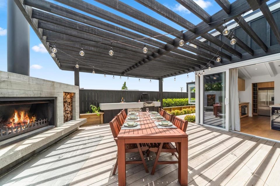 BBQ facilities, Balcony/Terrace, Balcony/Terrace, Dining area, flat iron