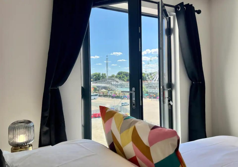 Bed, View (from property/room), Photo of the whole room, Bedroom