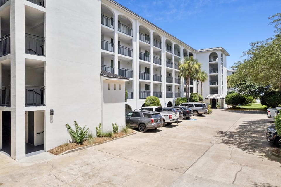 North Breakers - Unit 202, Wood Ave House in Saint Simons Island