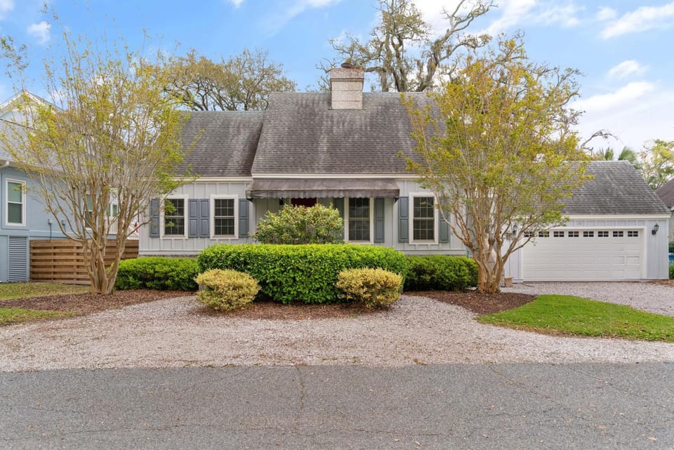Coastal Cottage - 111 Mews Circle House in Saint Simons Island
