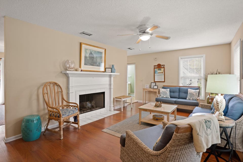 Coastal Cottage - 111 Mews Circle House in Saint Simons Island