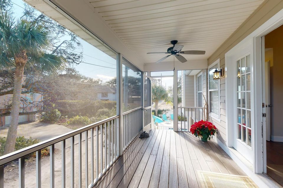 Blue Star Bungalow - 4310 Fourteenth Street House in Saint Simons Island