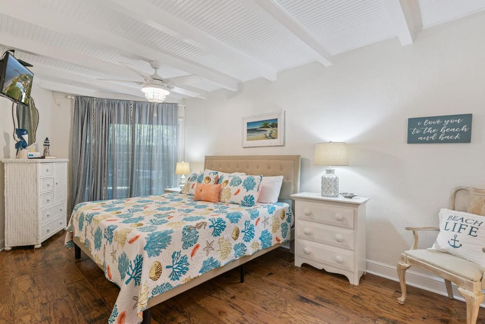 East Beach Villa Unit 204 House in Saint Simons Island