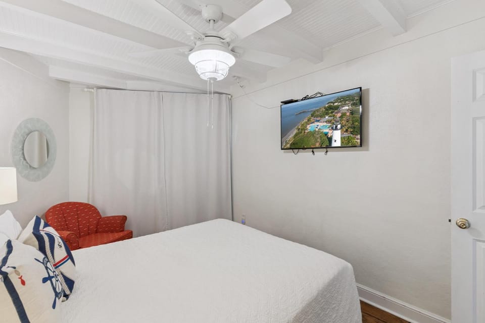 East Beach Villa Unit 204 House in Saint Simons Island