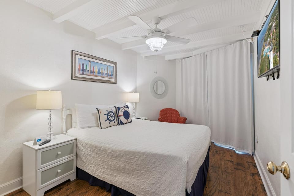 East Beach Villa Unit 204 House in Saint Simons Island