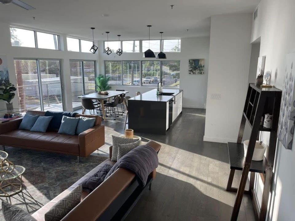 Game Day Penthouse Steps from UT Sports Apartment in Austin