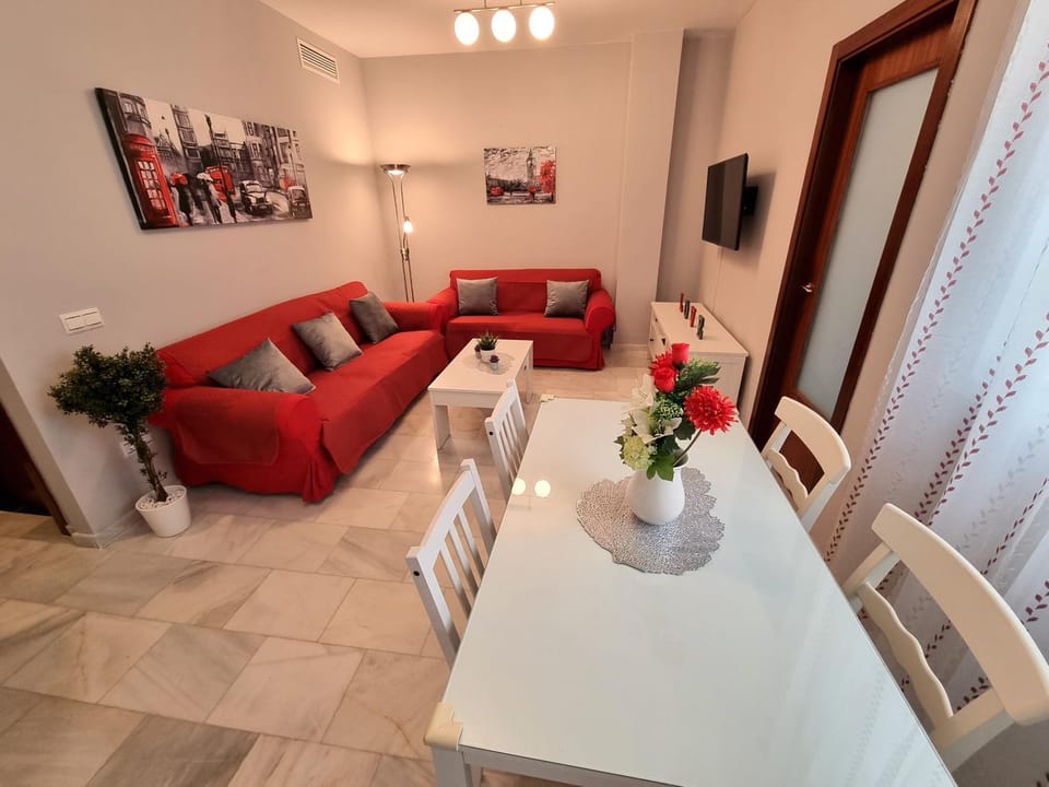 Communal lounge/ TV room, TV and multimedia, Living room, Lounge or bar, Seating area, Dining area