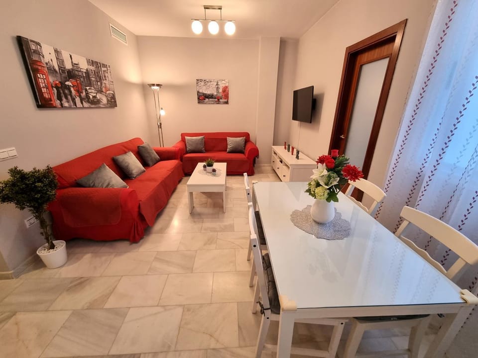 Communal lounge/ TV room, TV and multimedia, Living room, Lounge or bar, Seating area, Dining area