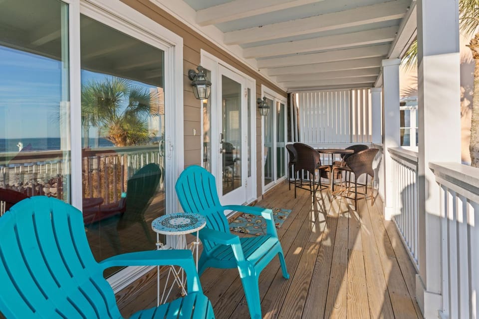 The Seaclusion Top Floor - 300 Seventh Street House in Saint Simons Island