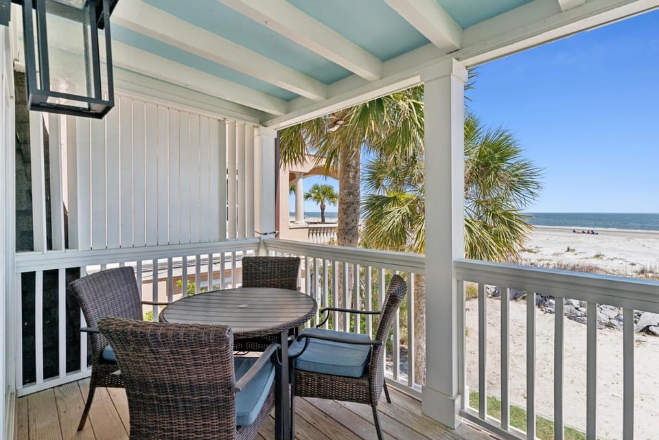 The Seaclusion Top Floor - 300 Seventh Street House in Saint Simons Island