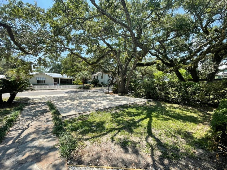 Tree Spirit Retreat - 4310 Third Street House in Saint Simons Island