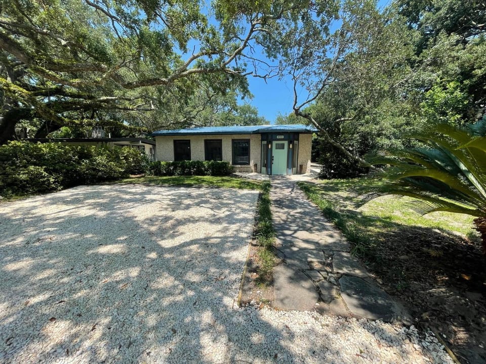 Tree Spirit Retreat - 4310 Third Street House in Saint Simons Island
