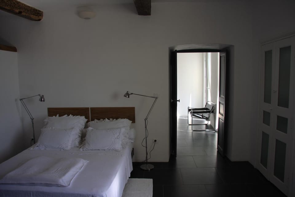Appartement dans une maison typique Corse Apartment in Corsica