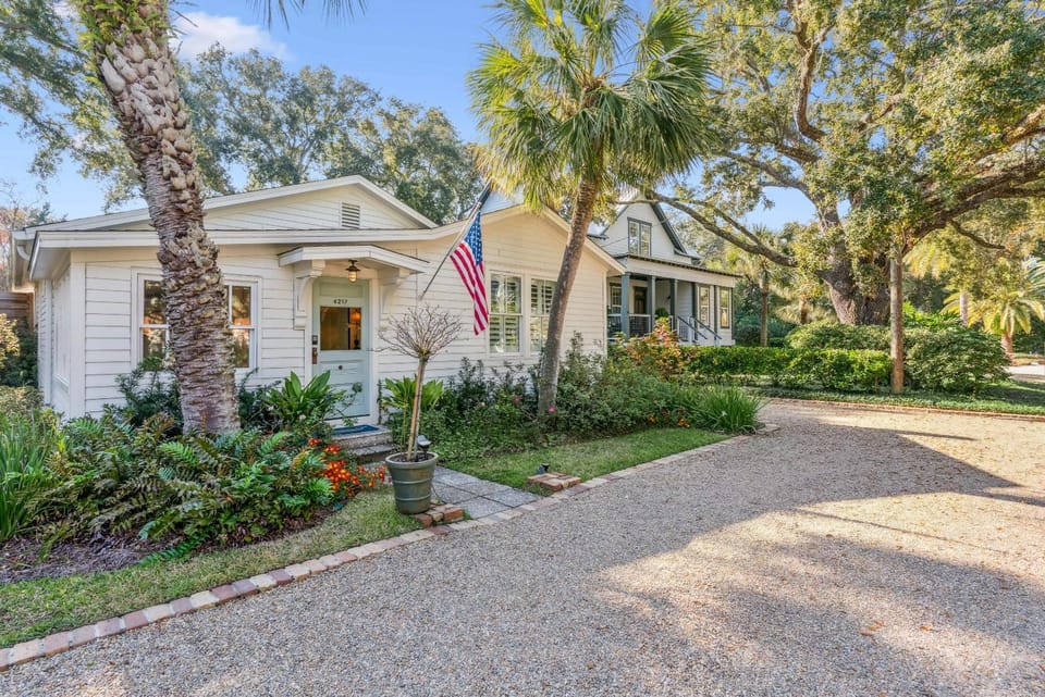Endless Summer - 4217 Sixth Street House in Saint Simons Island