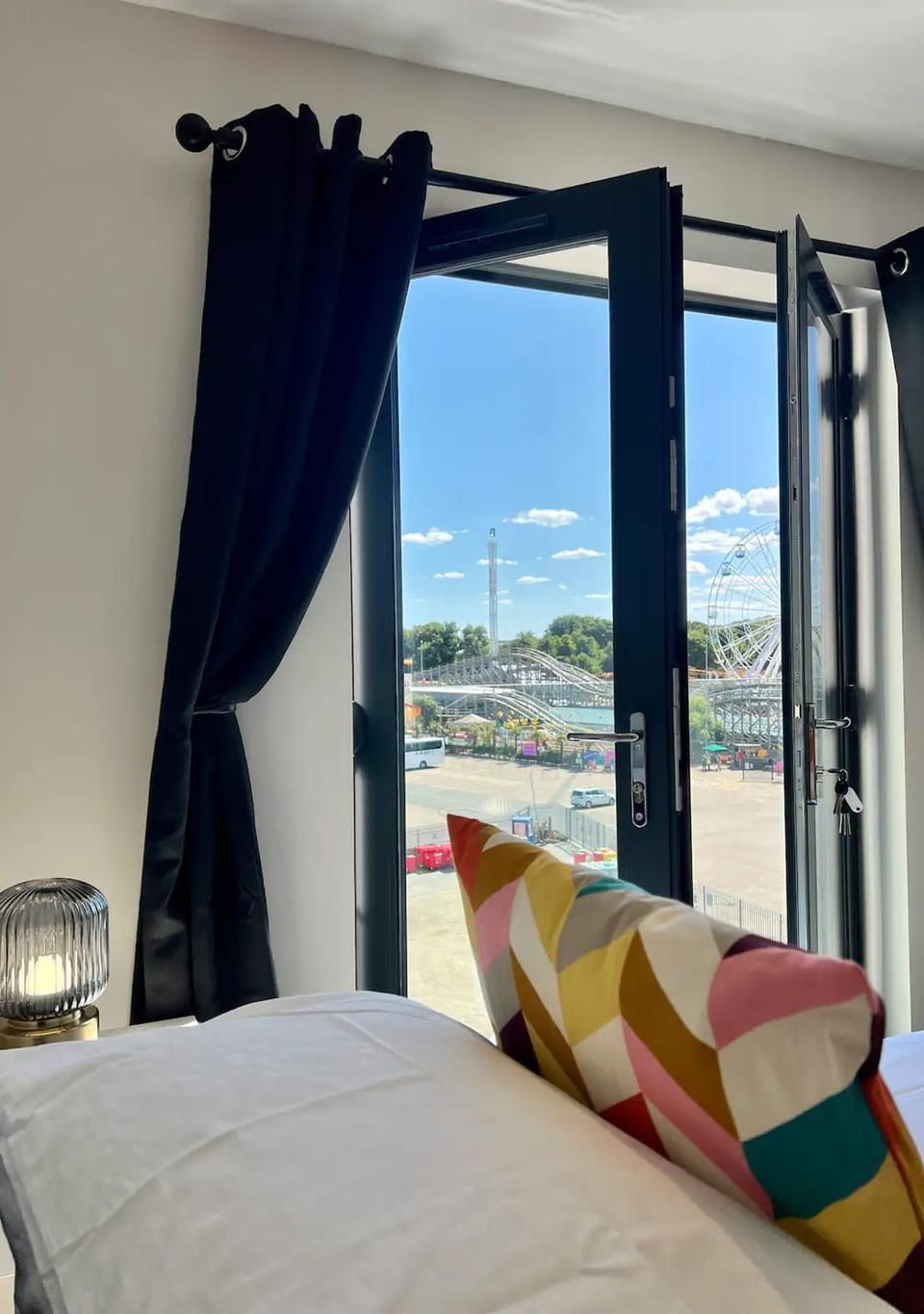 Bed, View (from property/room), Photo of the whole room, Bedroom