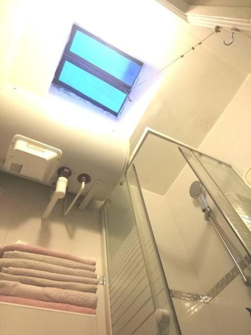 Shower, Bathroom, towels