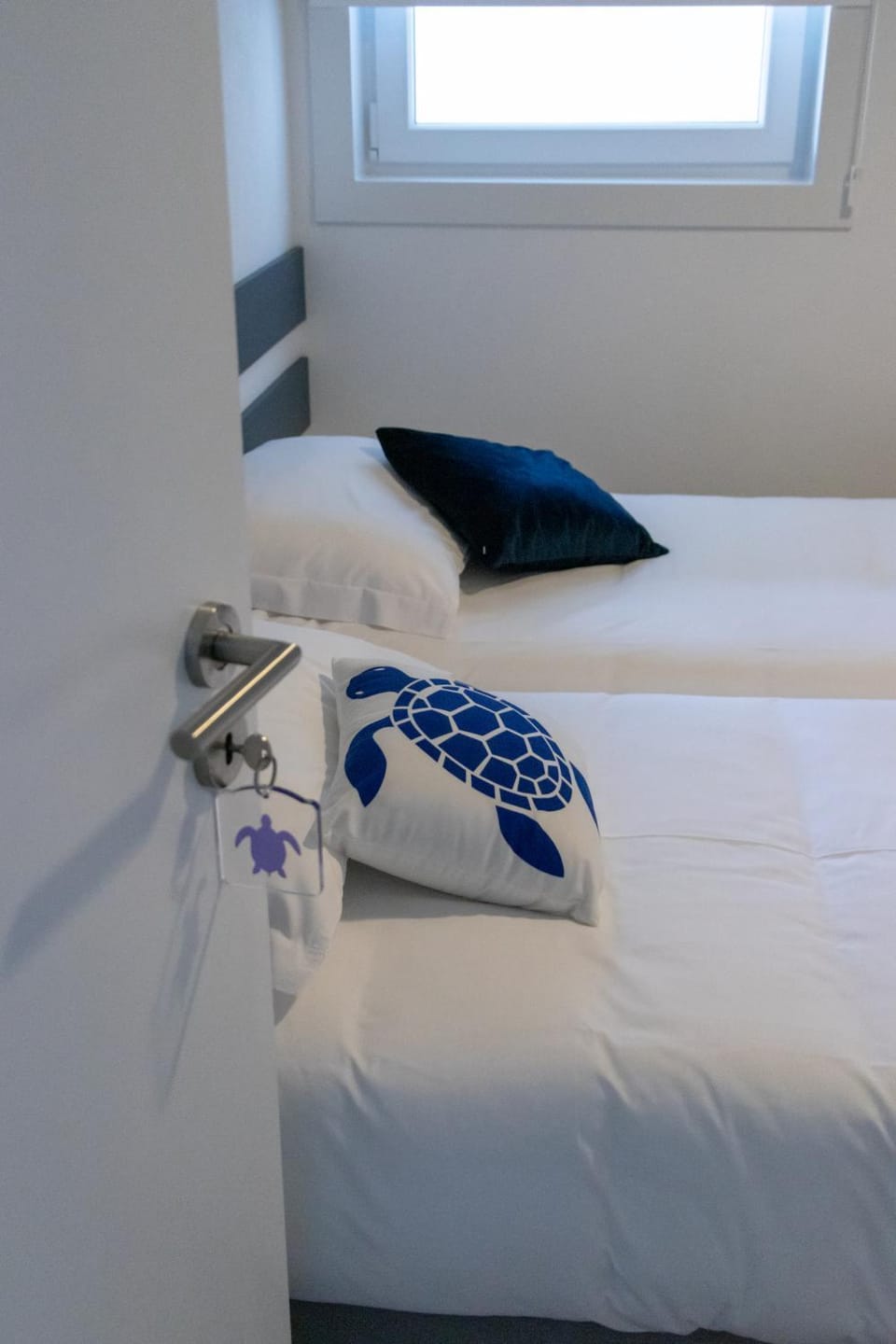 Toilet, Bed, Photo of the whole room, Bedroom, towels
