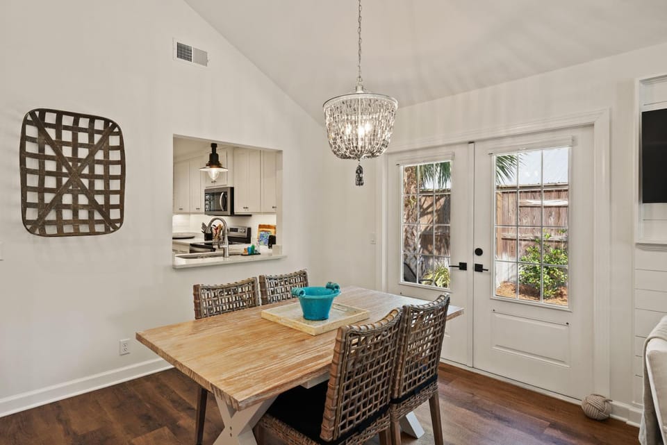 SSI Sunshine - 1157 Mallery St House in Saint Simons Island