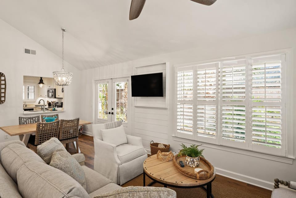 SSI Sunshine - 1157 Mallery St House in Saint Simons Island
