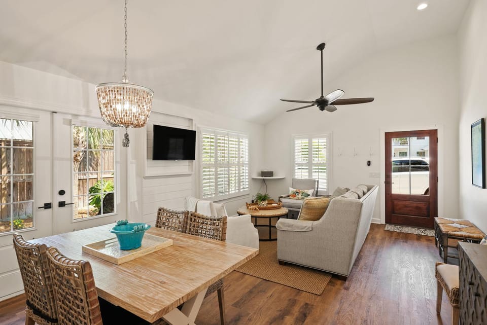 SSI Sunshine - 1157 Mallery St House in Saint Simons Island