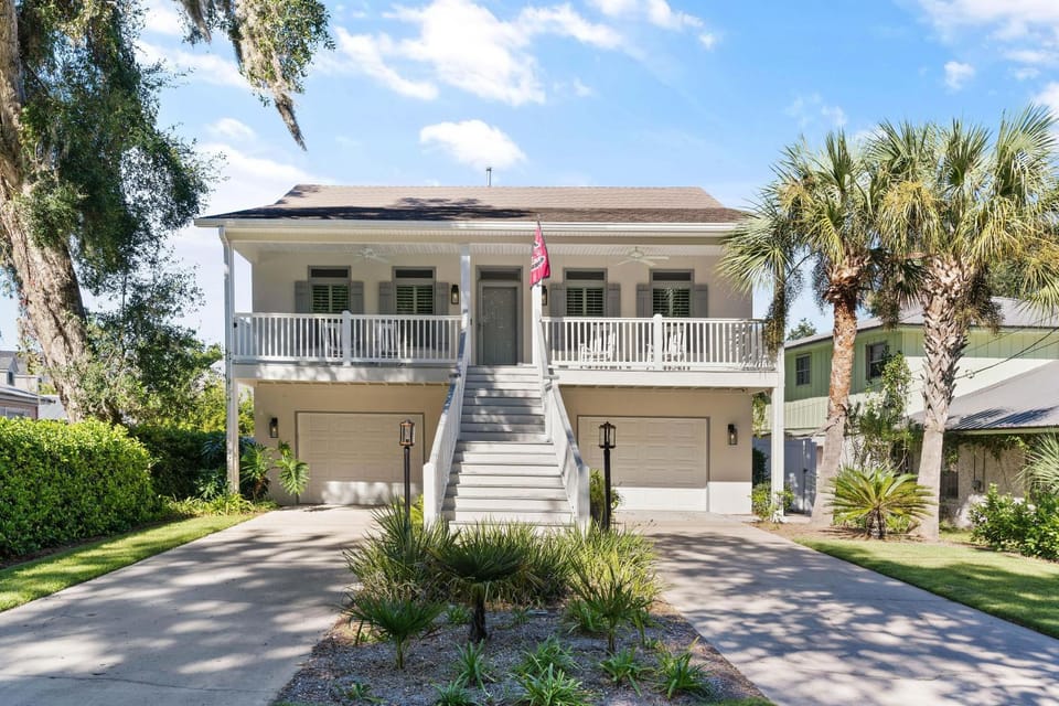 Beach Chickens - 1019 Mallery Street House in Saint Simons Island