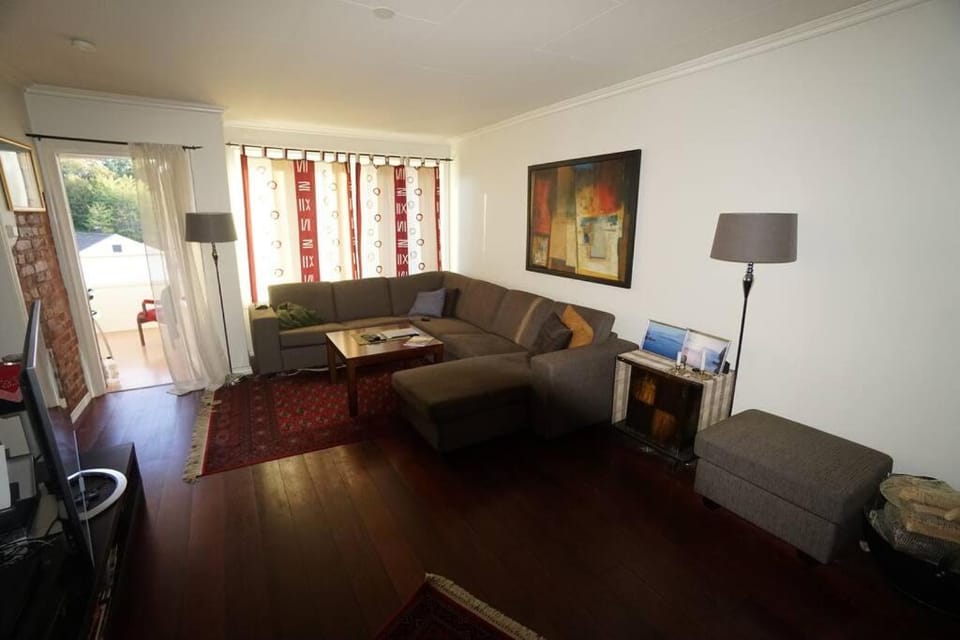 TV and multimedia, Living room, Seating area, flat iron