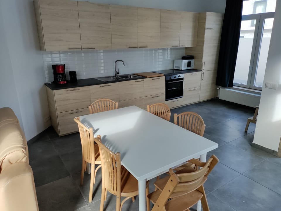 Kitchen or kitchenette, Dining area, dishwasher, minibar, pet friendly, stove, toaster