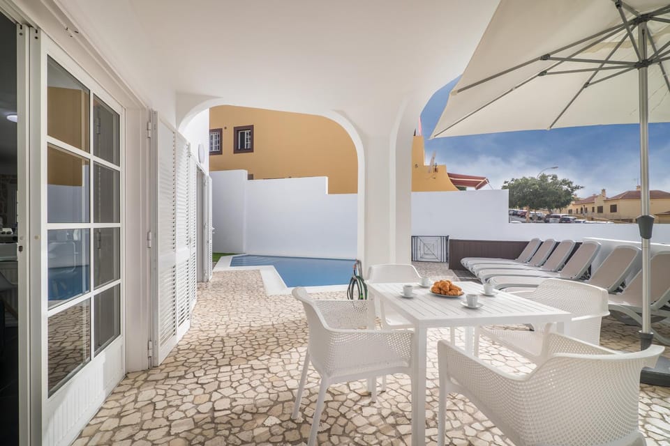 Day, Balcony/Terrace, Seating area, Swimming pool