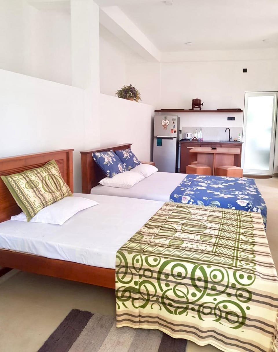 Bed, Kitchen or kitchenette, Photo of the whole room, Bedroom