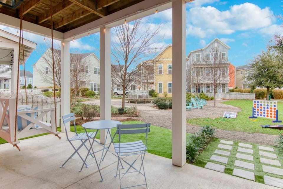 Happy Ours, Mins to Park Circle, Dtwn, CHS Beach House in North Charleston