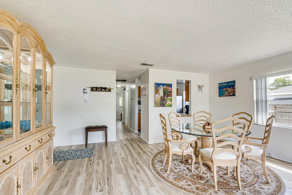 10 Mi to Dtwn Ocala: Dog-Friendly Home w/ Fire Pit House in Florida