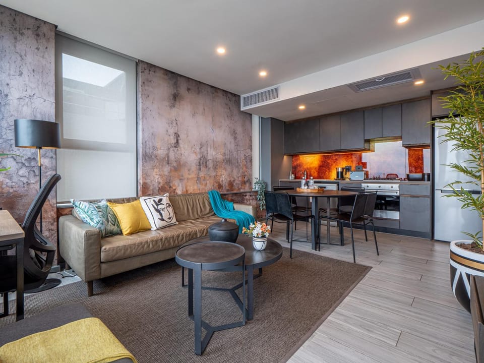Kitchen or kitchenette, Living room, Seating area, Dining area