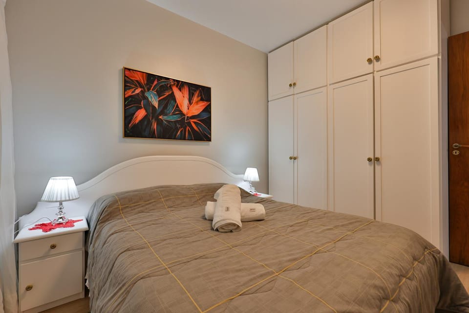 Bed, Photo of the whole room, Bedroom, towels, wardrobe
