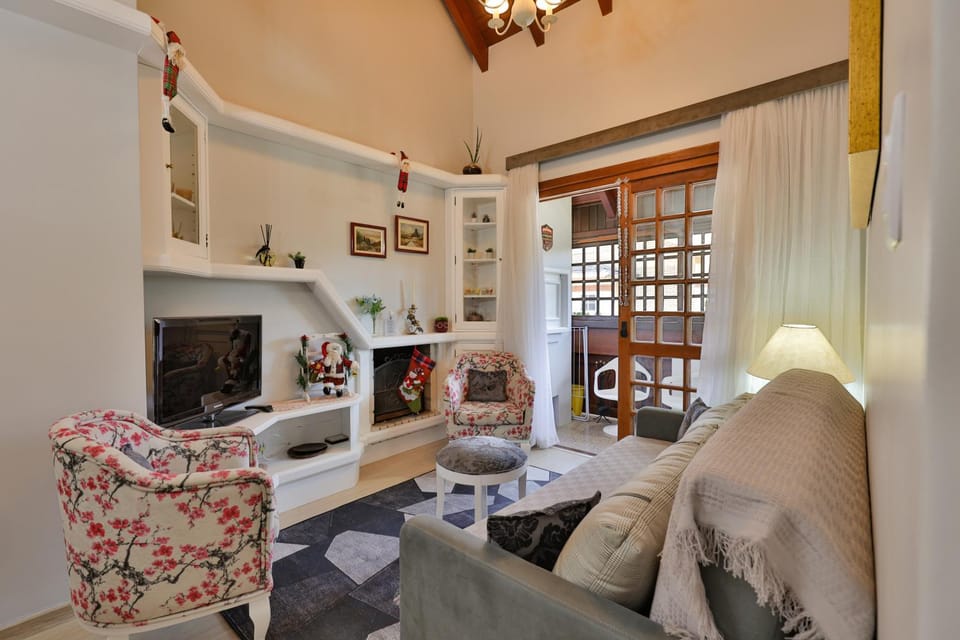 Communal lounge/ TV room, TV and multimedia, Living room, Seating area