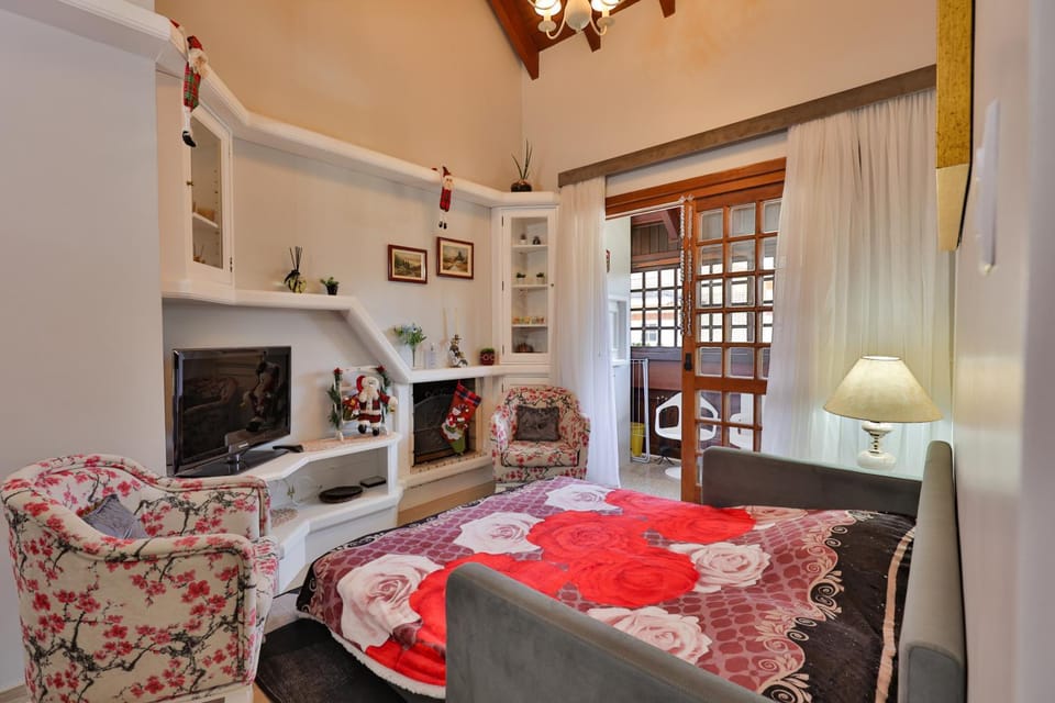 Communal lounge/ TV room, Bed, TV and multimedia, Living room, Seating area