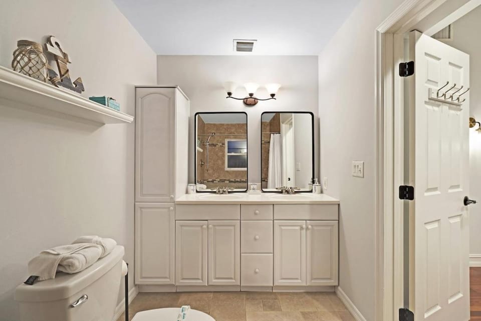 Home wpool by Dream Vacation unit DFS House in Deerfield Beach