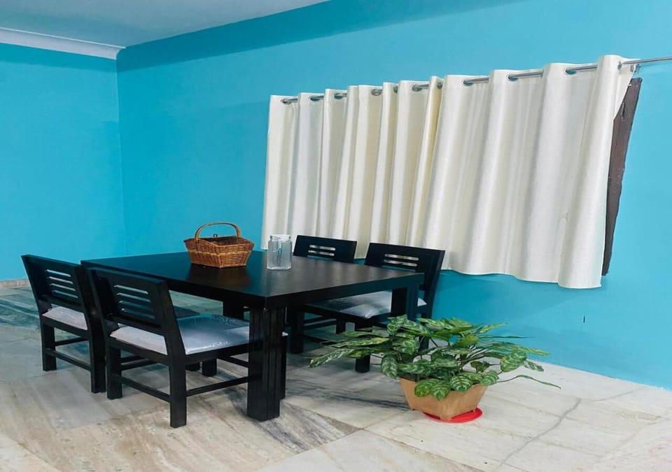 Seating area, Dining area, Breakfast