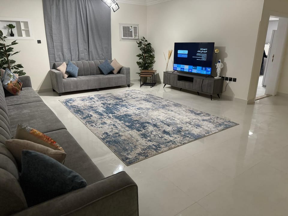 Communal lounge/ TV room, TV and multimedia, Living room, Seating area, Evening entertainment