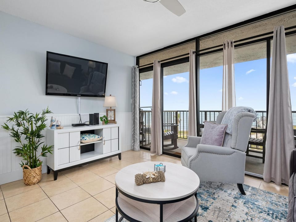 TV and multimedia, Balcony/Terrace, Living room, Seating area, Sea view, furniture