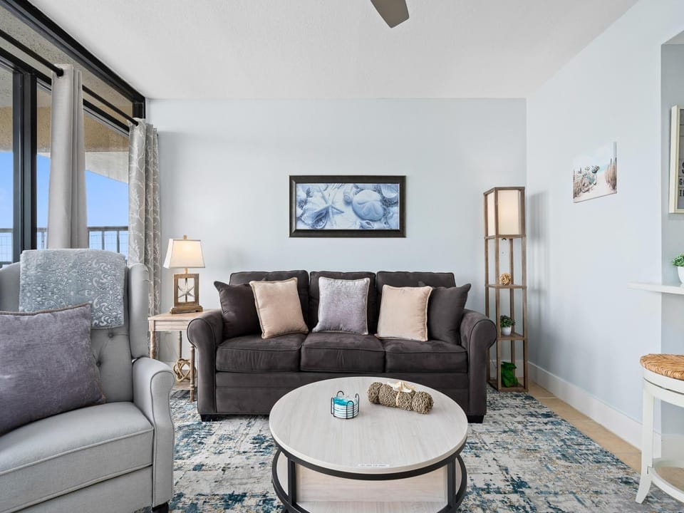 Living room, Seating area, furniture