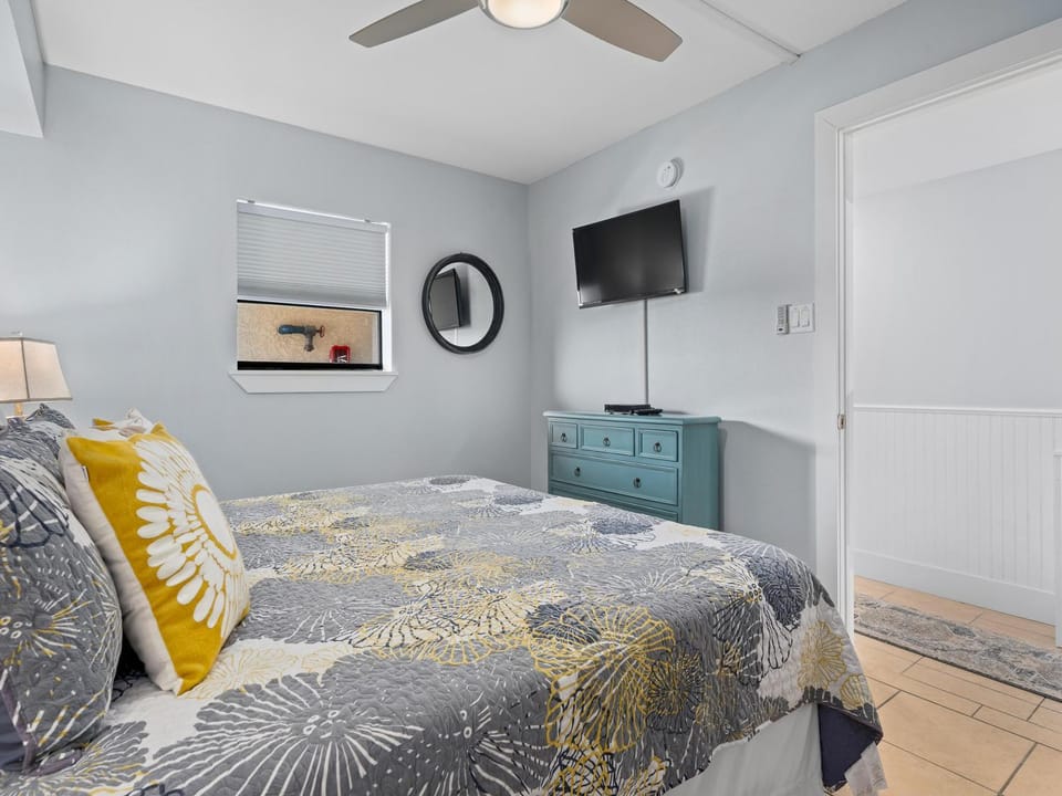 Bed, TV and multimedia, Bedroom, furniture