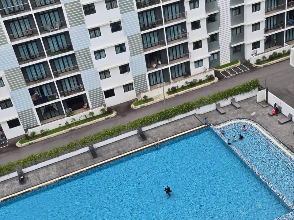 Desaru Dhancell Executive Homestay Netflix,8Pax,Wifi,EV Apartment in Johor