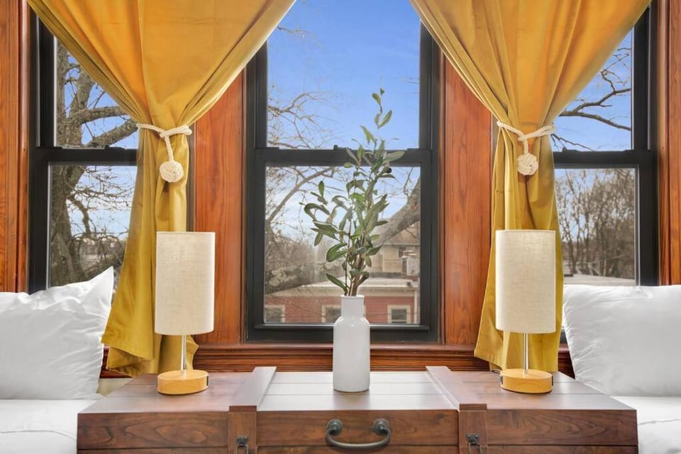 Golden Gem in Heart of East Rock Quiet 3BR Near DT and Yale Apartment in New Haven